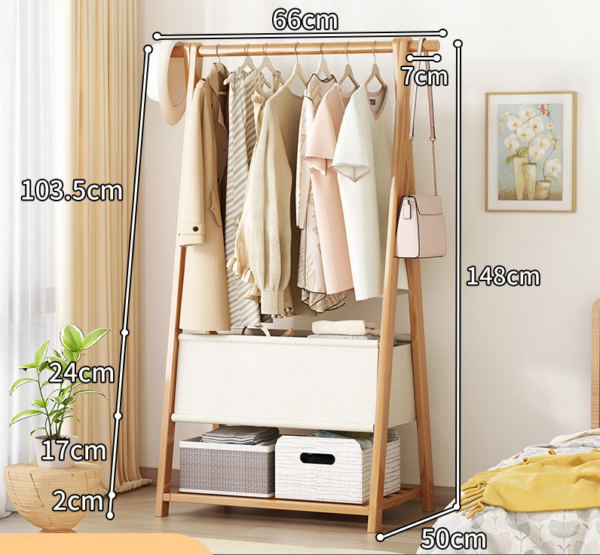 bambusowy-wieszak-z-torba-na-ubrania-i-polka-na-akcesoria-66-cm66a0d0829cc444ba9af610ef720e836a.png Bambusowy wieszak z torbą na ubrania i półką na akcesoria - 66 cm