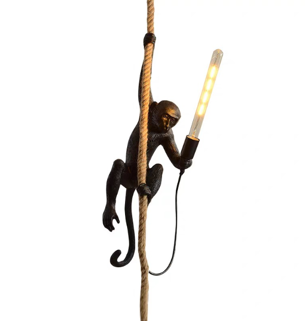 Stylowa lampa wisząca - małpka na sznurze